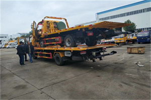 察布同城汽车补胎